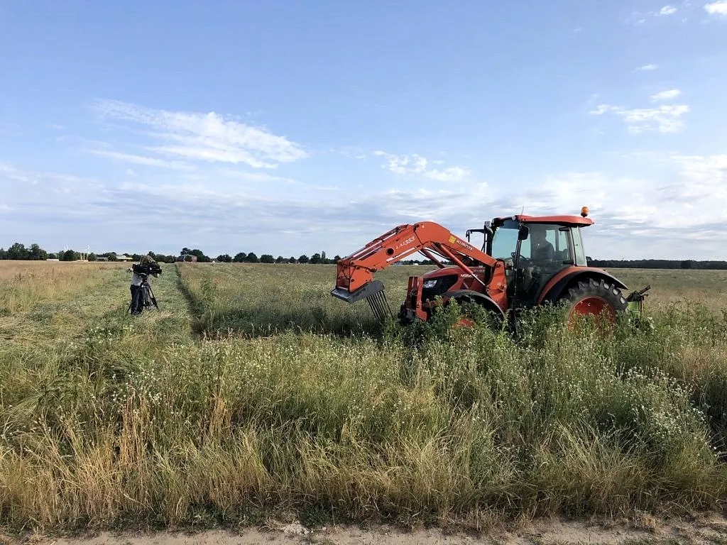 Drohnen- und Teamarbeit als Symbolbild für die Ratgeber zur Rehkitzrettung